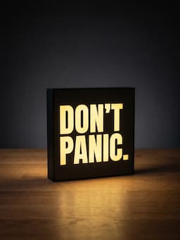 Надпись DON'T PANIC — миниатюра 1