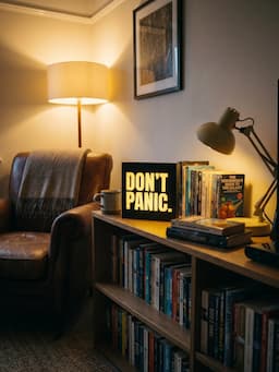 Надпись DON'T PANIC — миниатюра 3