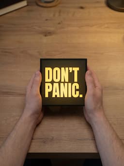 Надпись DON'T PANIC — миниатюра 5